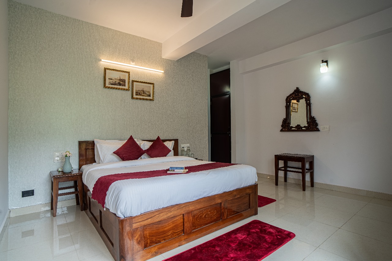 Deluxe Room Interior & Bedding